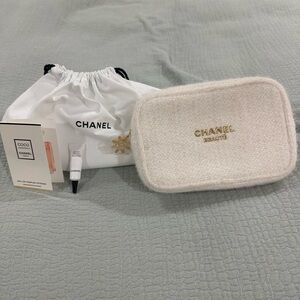 CHANEL Beaute Bundle including Tweed Cream and Gold Textured Pouch